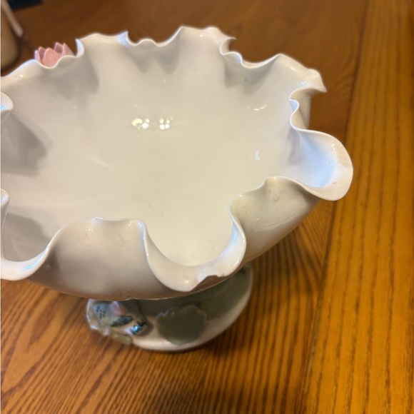 Chinese Porcelain Vase With Mandarin Ducks  on Lily Pads with Pink Flowers - Picture 4 of 11